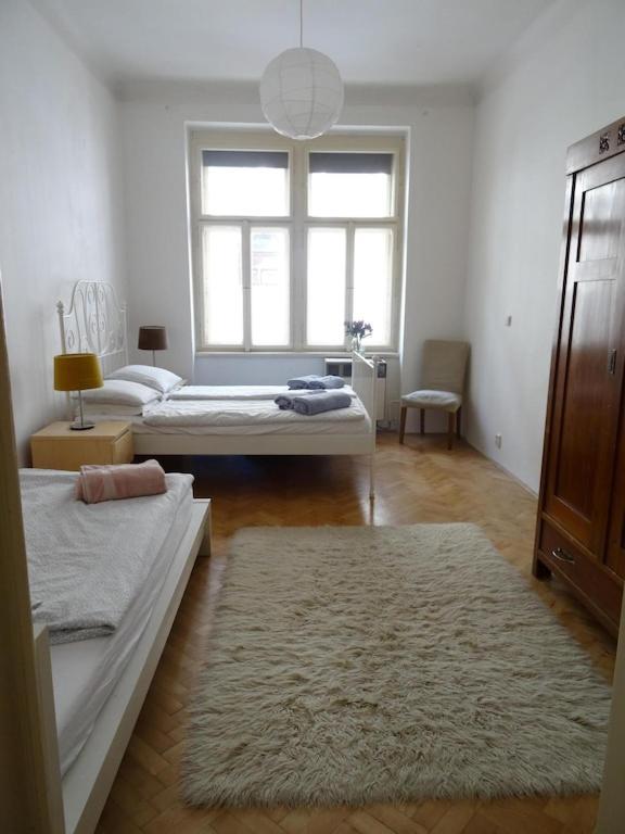 Garden Apartment On Art Nouveau Street In Central Prag Eksteriør billede