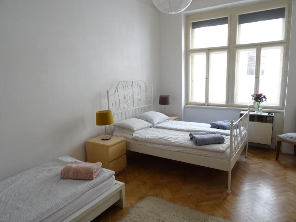 Garden Apartment On Art Nouveau Street In Central Prag Eksteriør billede
